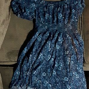 Large tall, old navy, blue floral